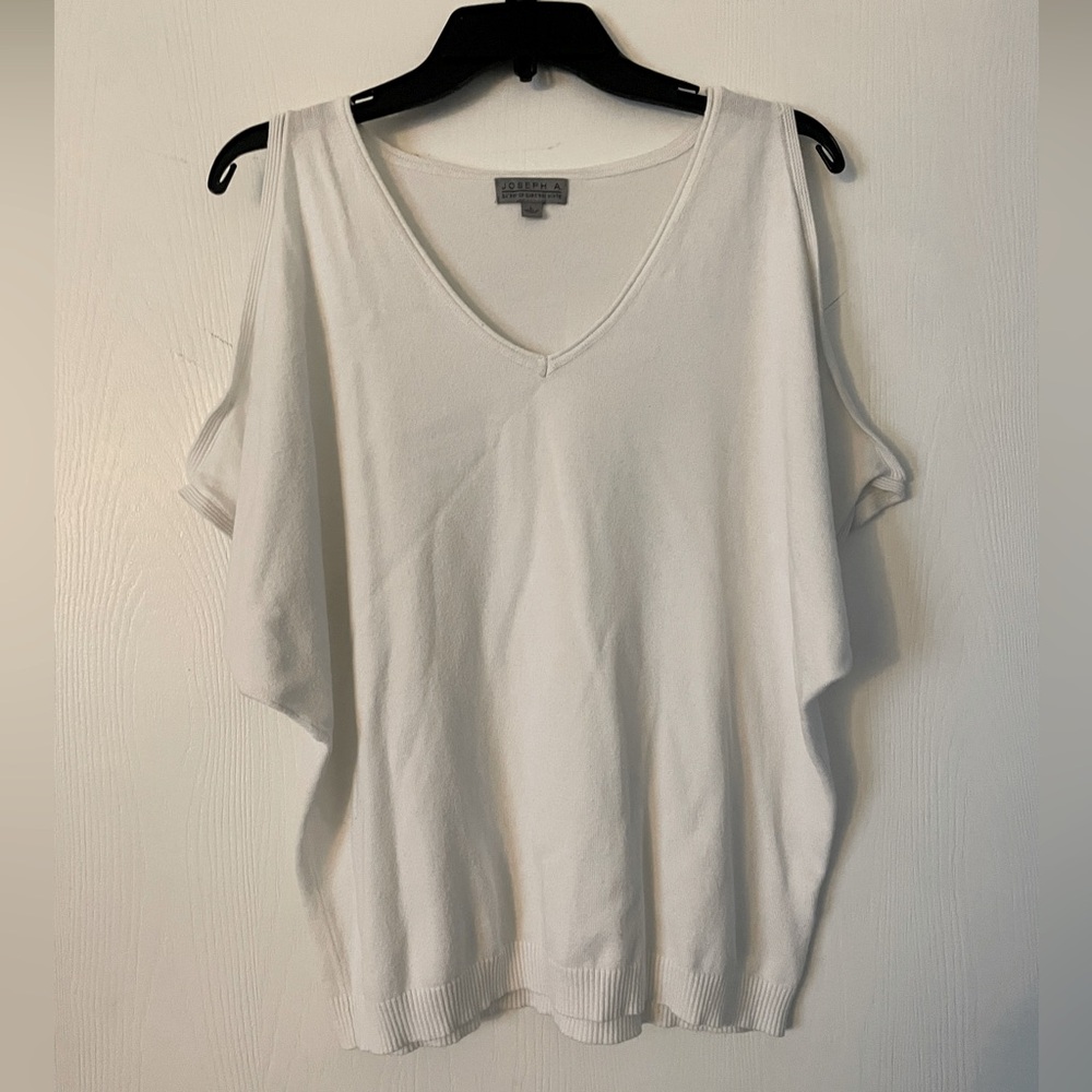 🌻5/$16🌻White cold shoulder sweater top